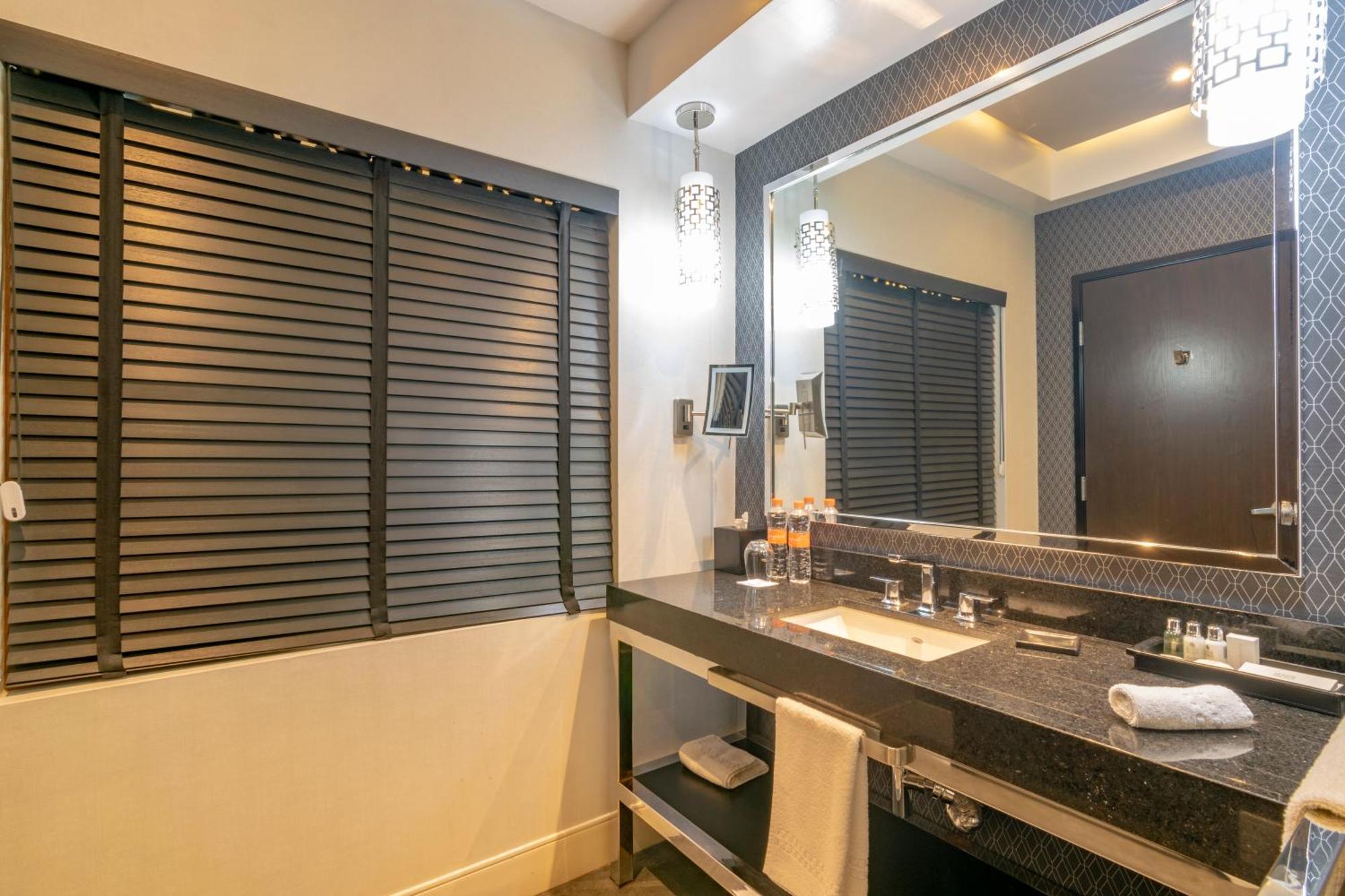 K Tower Boutique Hotel By Lucerna Tijuana Exteriör bild